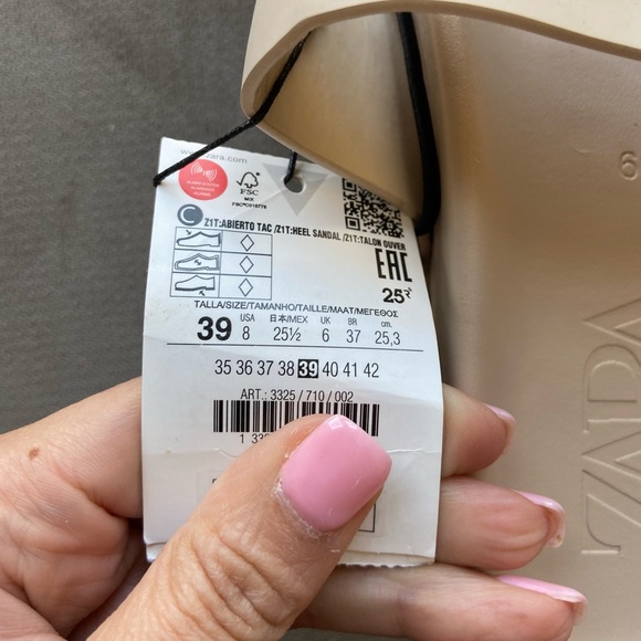 ✅SOLD✅ZARA RUBBERISED FLAT SPORTY SANDALS - Picture 9 of 15